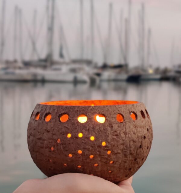 Kokosnuss Windlicht GOA mit handgeknüpften Untersetzer aus recycelten Kokosfasern – Bild 2